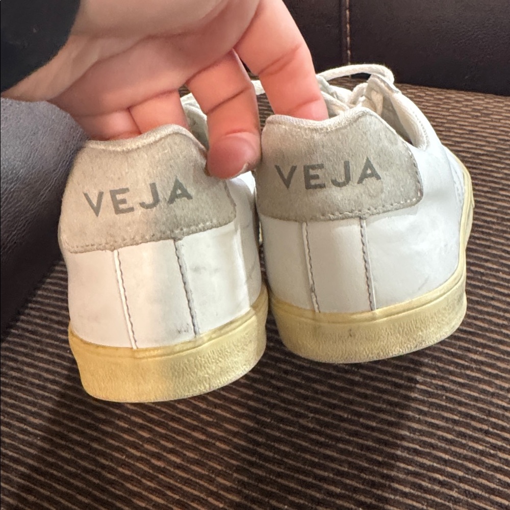 Veja woman - Picture 3 of 5